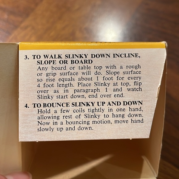 VINTAGE JAMES INDUSTRIES, INC SILVER SLINKY TOY WITH ORIGINAL BOX - CLASSIC! - Picture 10 of 12